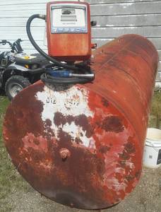 lot 123 image: 1000 gallon fuel Tank.