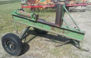 lot 125 image: Hydraulic log Splitter on tires.