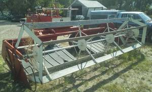 lot 126 image: Swather 4 cyl. International 175.