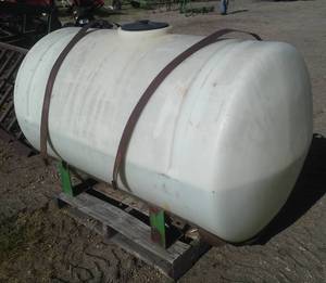 lot 131 image: 300 gallon tank