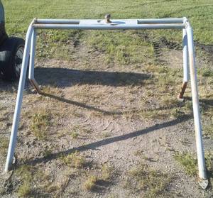 lot 357 image: Elevated box hitch, fifth wheel, pickup bed.