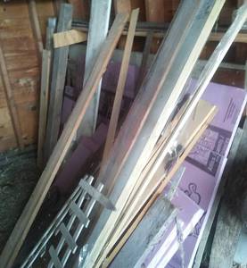 lot 359 image: Lot of wood & pink foam - big lot