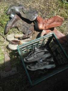 lot 372 image: Crate, cowboy boots & more.