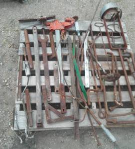lot 389 image: Tool variety, dairy dipper & more.