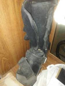 lot 414 image: Orthopedic & orthotic aids feet & hands.