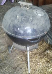 lot 358 image: Webber kettle Grill & accessories, good condition.