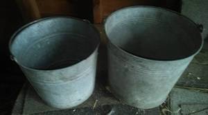 lot 365 image: 2 metal galvanized Pails
