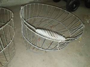 lot 400 image: 2 Wire Chicken egg baskets.