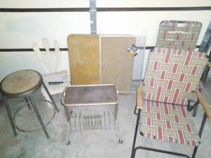 lot 447 image: Vintage furniture.
