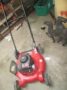lot 17 image: Briggs & Stratton 22 Lawn Mower ...