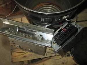lot 53 image: 2 Vintage Car Radios In Metal Pail ...