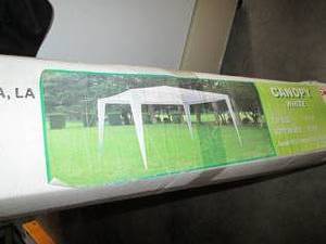lot 58 image: 10 X 10 Canopy (White) In Box...