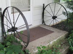 lot 114 image: (2) Wagon Wheel Outdoor Dcor Out...