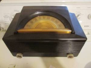 lot 136 image: Philco Vintage Radio Model# 50-920...