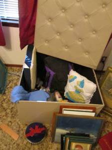 lot 176 image: Large Vinyl Covered Storage Contain...