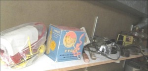 lot 203 image: Large Lot of Vintage Items See Pho...