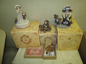 lot 214 image: Yesterdays Child Collectible Figur...