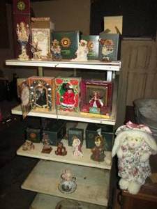 lot 222 image: Large Lot of Collectibles Boyds Be...