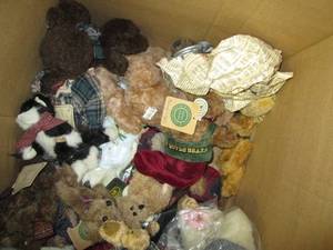 lot 243 image: Lot of  Boyds Bears & Friends Coll...