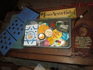 lot 248 image: Small Tote With Vintage Pins, Wall ...