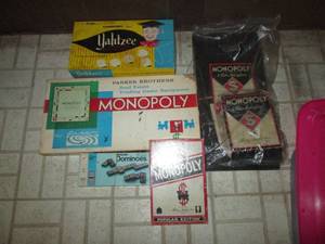 lot 249 image: Games (Monopoly, Yahtzee, Dominos)...