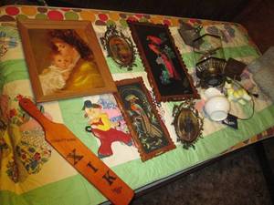 lot 269 image: Large Lot of Home Dcor & Wall Han...