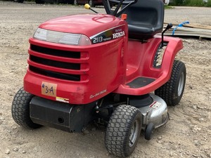 lot 3-A image: Honda Harmony 2113 Lawn Tractor