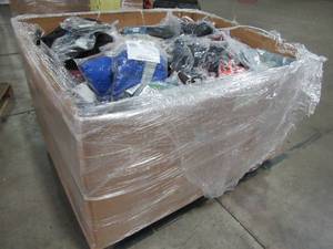 lot 700 image: WHOLESALE MIXED PALLET OF MISCELLANEOUS BRAND NAME CLOTHING - BRAND NEW