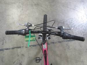 lot 8 image: Mongoose Ledge 2.1 Girls Mountain Bike, Pink R2461WMBDS