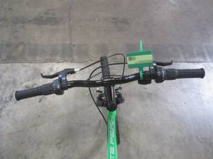 lot 10 image: Roadmaster Granite Peak 24 Boys Mountain Bike, Green R3012WML