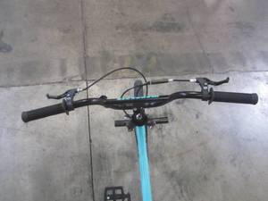 lot 17 image: Mongoose 20 Craze Freestyle BMX Bike, Teal R0911WM