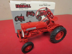 lot 905 image: VINTAGE SERIES ERTL MCCORMICK FARMALL CUB TRACTOR, DIE-CAST METAL TOY, 1959-1963, 116 SCALE