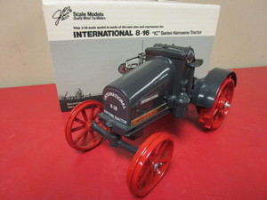 lot 908 image: VINTAGE INTERNATIONAL 8-16 IC SERIES KEROSENE TRACTOR, DIE-CAST ZINC TOY, 116 SCALE