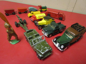 lot 921 image: VINTAGE TOOTSIE TOY 14 TON ARMY JEEP, 1940 FORD WOODY STATION WAGON DELUXE, WOOD TRAIN SET, MORE