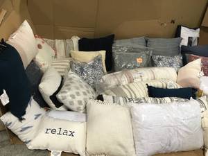 lot 8 image: LOT WITH ASSORTED COUCH & BEDROOM PILLOWS DIFFERENT SIZES & COLORS SEE PICS