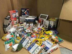 lot 22 image: LOT WITH ASSORTED PLUMBING & HOUSEWARE SUPPLIES SEE PICS