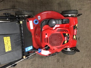 lot 46 image: Toro 22 in. Personal Pace Recycler Variable Speed Gas Walk Behind Self Propelled Lawn Mower with Briggs and Stratton Engine In good condition see pics 