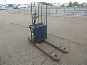 2006 Crown Pallet Jack # 9596