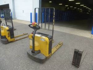 2003 Yale Pallet Jack # 9576