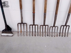 Shingle Remover & 5 Pitch Forks