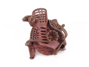 lot 3 image: Antique Iron Hand Crank Corn Shucker Husker