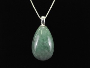 lot 52 image: .925 Sterling Silver Green Jade Cabochon Pendant Necklace