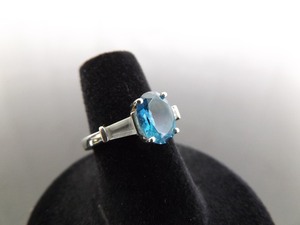 lot 56 image: .925 Sterling Silver Aquamarine Crystal Ring Size 6