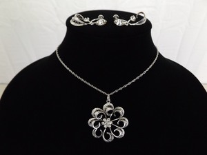 lot 59 image: NEW .925 Sterling Silver Faceted Crystal Filigree Pendant Necklace Earring Set