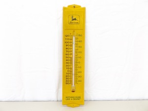 lot 19 image: Authentic 1950s John Deere WORKING Thermometer