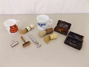 lot 25 image: Lot of Misc Vintage Shaving Collectibles, Mugs, Gillette, etc.