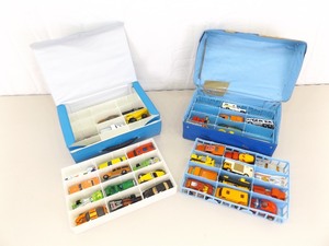 lot 33 image: 2 Vintage Hot Wheels and Matchbox Collectors Cases Filled with Cars