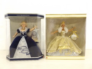 lot 39 image: 1999 and 2000 Holiday Barbies