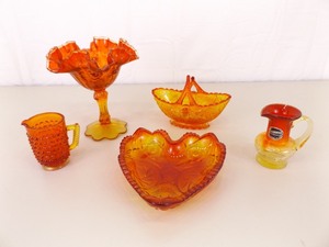 lot 92 image: Lot of Vintage Amberina Glass