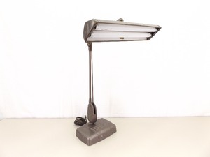 lot 96 image: Vintage WORKING Dazor #2324 Industrial Fluorescent Lamp